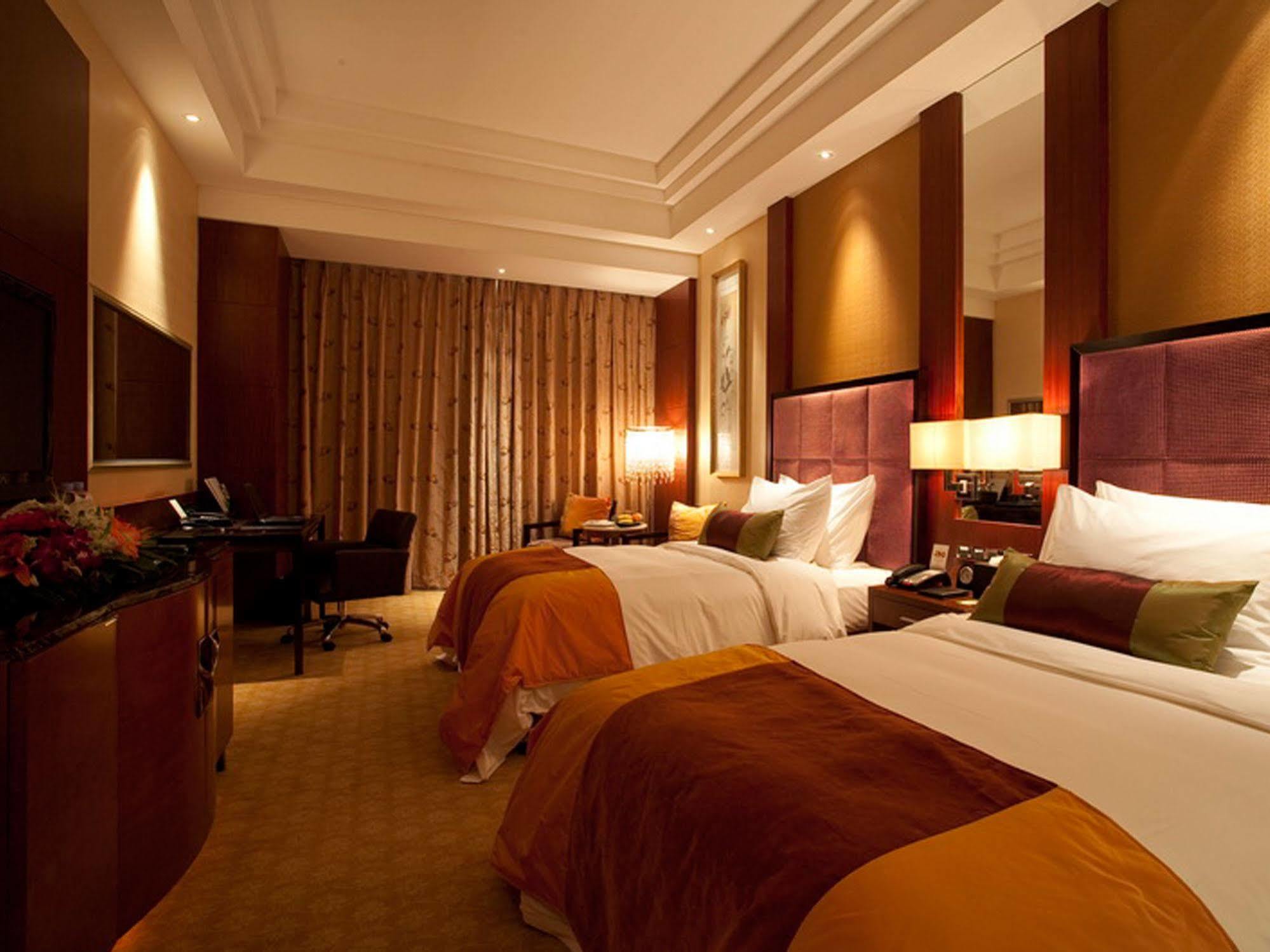 Celebrity City Hotel Чэнду Экстерьер фото